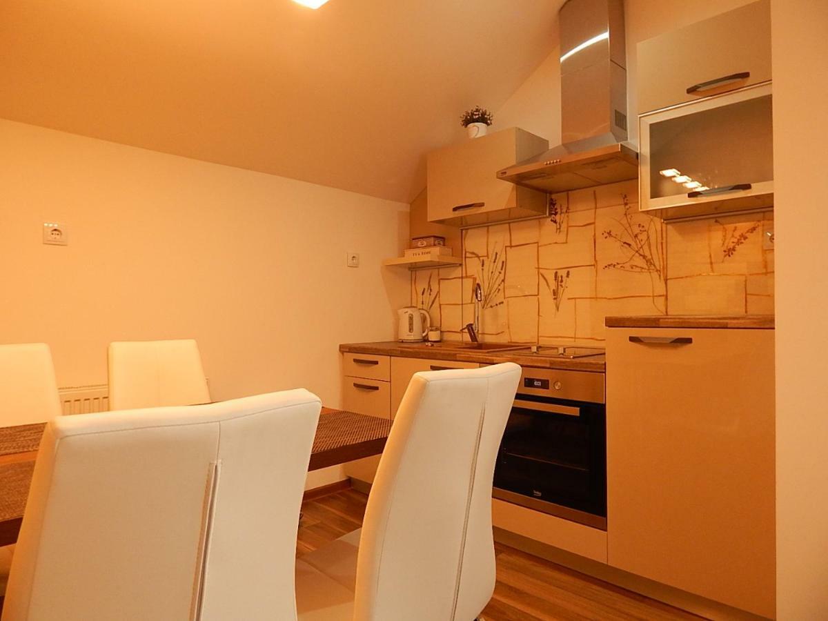 Studio Apartman Lakasa Rakovica Exterior photo